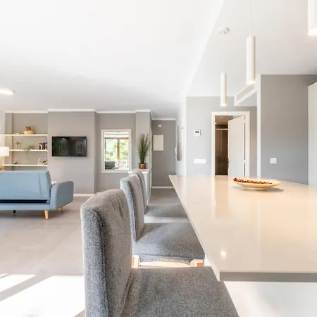 Apartament Ponent 4 *